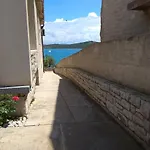 Daire Milka - Uz Betina (Sibenik-Knin)