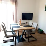 Milka - Uz * Betina (Sibenik-Knin)
