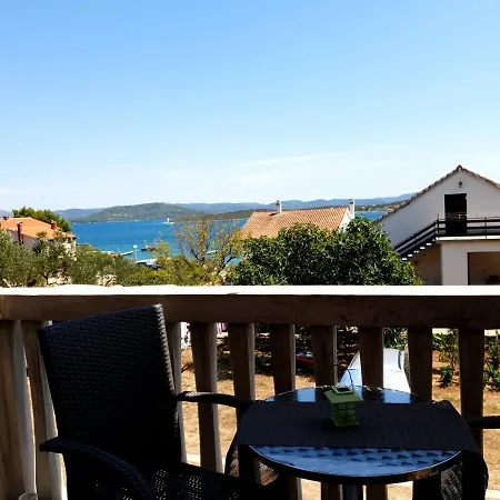 Milka - Uz * Betina (Sibenik-Knin)